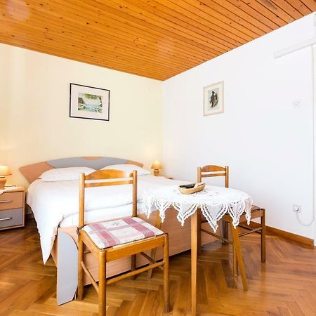 Apartment Marija Mali Losinj Bagian luar foto