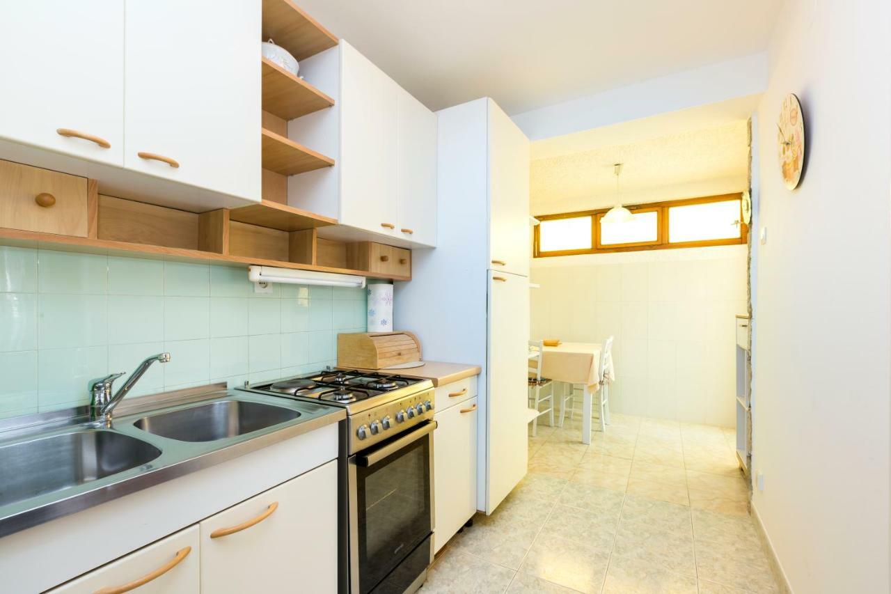 Apartment Marija Mali Losinj Bagian luar foto