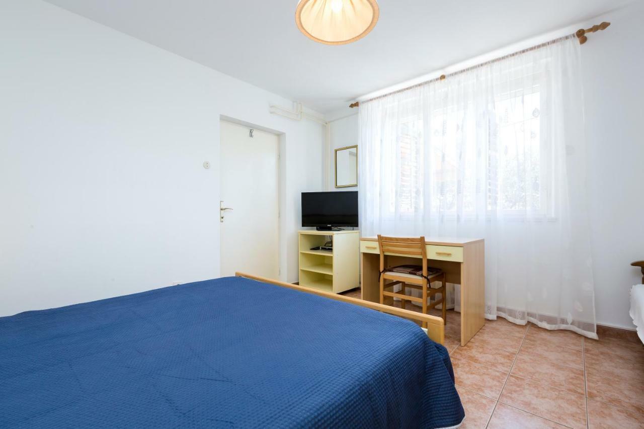 Apartment Marija Mali Losinj Bagian luar foto